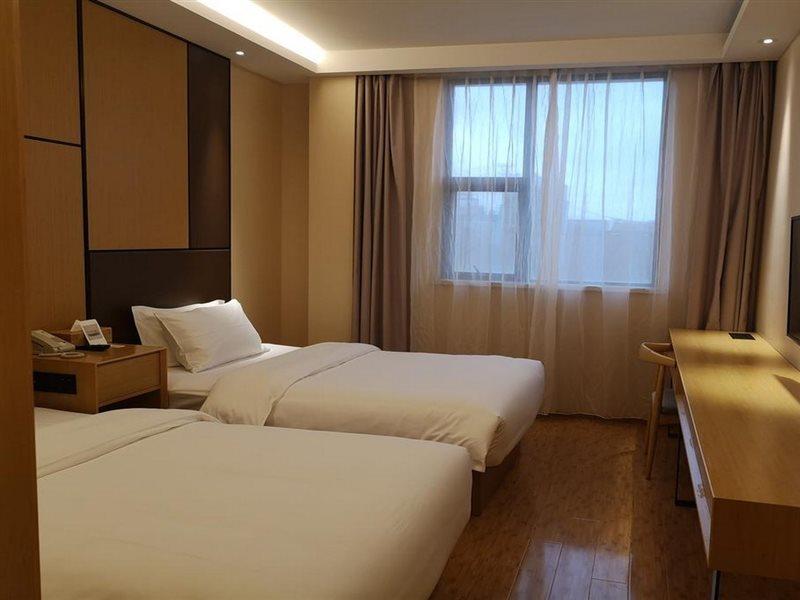 Ji Chuansha Chengnan Road Hotel 3*